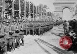 Standbild Siegesparade Ende Ersten Weltkrieg Frankreich, 1919, aus Sekunde 52 historischem Filmmaterial Videoclip 65675042396