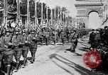 Standbild Siegesparade Ende Ersten Weltkrieg Frankreich, 1919, aus Sekunde 57 historischem Filmmaterial Videoclip 65675042396