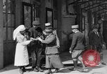 Image bâtiment de la Croix-Rouge France, 1918, de la seconde 59 séquences d'archives historiques vidéo 65675042398