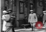 Image bâtiment de la Croix-Rouge France, 1918, de la seconde 61 séquences d'archives historiques vidéo 65675042398