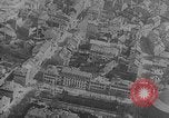 Standbild Zeppelin Luftschiff Schwaben stürzt in Flammen London England Vereinigtes Königreich, 1917, aus Sekunde 10 historischem Filmmaterial Videoclip 65675042410