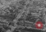 Standbild Zeppelin Luftschiff Schwaben stürzt in Flammen London England Vereinigtes Königreich, 1917, aus Sekunde 11 historischem Filmmaterial Videoclip 65675042410