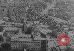 Standbild Zeppelin Luftschiff Schwaben stürzt in Flammen London England Vereinigtes Königreich, 1917, aus Sekunde 14 historischem Filmmaterial Videoclip 65675042410