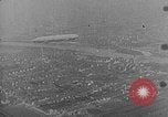 Standbild Zeppelin Luftschiff Schwaben stürzt in Flammen London England Vereinigtes Königreich, 1917, aus Sekunde 15 historischem Filmmaterial Videoclip 65675042410