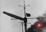 Standbild Zeppelin Luftschiff Schwaben stürzt in Flammen London England Vereinigtes Königreich, 1917, aus Sekunde 21 historischem Filmmaterial Videoclip 65675042410