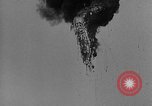 Standbild Zeppelin Luftschiff Schwaben stürzt in Flammen London England Vereinigtes Königreich, 1917, aus Sekunde 30 historischem Filmmaterial Videoclip 65675042410