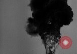 Standbild Zeppelin Luftschiff Schwaben stürzt in Flammen London England Vereinigtes Königreich, 1917, aus Sekunde 31 historischem Filmmaterial Videoclip 65675042410