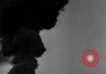 Standbild Zeppelin Luftschiff Schwaben stürzt in Flammen London England Vereinigtes Königreich, 1917, aus Sekunde 32 historischem Filmmaterial Videoclip 65675042410