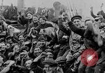 Standbild German Submarine kapituliert britischen Q-Schiff Mittelmeer, 1917, aus Sekunde 6 historischem Filmmaterial Videoclip 65675042412