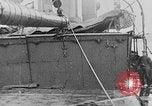Standbild German Submarine kapituliert britischen Q-Schiff Mittelmeer, 1917, aus Sekunde 10 historischem Filmmaterial Videoclip 65675042412