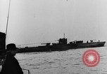 Standbild German Submarine kapituliert britischen Q-Schiff Mittelmeer, 1917, aus Sekunde 24 historischem Filmmaterial Videoclip 65675042412