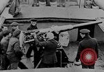 Standbild German Submarine kapituliert britischen Q-Schiff Mittelmeer, 1917, aus Sekunde 25 historischem Filmmaterial Videoclip 65675042412