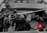Standbild German Submarine kapituliert britischen Q-Schiff Mittelmeer, 1917, aus Sekunde 26 historischem Filmmaterial Videoclip 65675042412