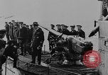 Standbild German Submarine kapituliert britischen Q-Schiff Mittelmeer, 1917, aus Sekunde 31 historischem Filmmaterial Videoclip 65675042412