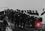 Standbild German Submarine kapituliert britischen Q-Schiff Mittelmeer, 1917, aus Sekunde 35 historischem Filmmaterial Videoclip 65675042412