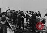 Standbild German Submarine kapituliert britischen Q-Schiff Mittelmeer, 1917, aus Sekunde 36 historischem Filmmaterial Videoclip 65675042412