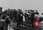 Standbild German Submarine kapituliert britischen Q-Schiff Mittelmeer, 1917, aus Sekunde 37 historischem Filmmaterial Videoclip 65675042412