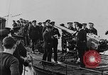 Standbild German Submarine kapituliert britischen Q-Schiff Mittelmeer, 1917, aus Sekunde 38 historischem Filmmaterial Videoclip 65675042412