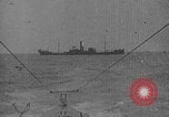 Standbild German Submarine kapituliert britischen Q-Schiff Mittelmeer, 1917, aus Sekunde 56 historischem Filmmaterial Videoclip 65675042412