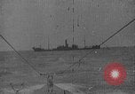 Standbild German Submarine kapituliert britischen Q-Schiff Mittelmeer, 1917, aus Sekunde 59 historischem Filmmaterial Videoclip 65675042412