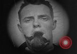 Standbild Gesichtsbehandlung Wunden auf Ersten Weltkrieg Soldaten Frankreich, 1918, aus Sekunde 17 historischem Filmmaterial Videoclip 65675042426