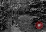Standbild Unter Granatenschock stehende alliierte Soldaten Frankreich, 1918, aus Sekunde 32 historischem Filmmaterial Videoclip 65675042429