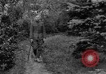 Standbild Unter Granatenschock stehende alliierte Soldaten Frankreich, 1918, aus Sekunde 33 historischem Filmmaterial Videoclip 65675042429