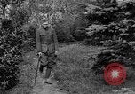 Standbild Unter Granatenschock stehende alliierte Soldaten Frankreich, 1918, aus Sekunde 37 historischem Filmmaterial Videoclip 65675042429