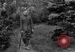 Standbild Unter Granatenschock stehende alliierte Soldaten Frankreich, 1918, aus Sekunde 40 historischem Filmmaterial Videoclip 65675042429