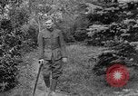 Standbild Unter Granatenschock stehende alliierte Soldaten Frankreich, 1918, aus Sekunde 42 historischem Filmmaterial Videoclip 65675042429