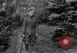 Standbild Unter Granatenschock stehende alliierte Soldaten Frankreich, 1918, aus Sekunde 44 historischem Filmmaterial Videoclip 65675042429