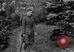 Standbild Unter Granatenschock stehende alliierte Soldaten Frankreich, 1918, aus Sekunde 45 historischem Filmmaterial Videoclip 65675042429