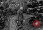 Standbild Unter Granatenschock stehende alliierte Soldaten Frankreich, 1918, aus Sekunde 47 historischem Filmmaterial Videoclip 65675042429