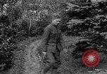 Standbild Unter Granatenschock stehende alliierte Soldaten Frankreich, 1918, aus Sekunde 48 historischem Filmmaterial Videoclip 65675042429