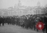 Standbild britischen Menschen Wehrpflichtigen während Ersten Weltkrieg Vereinigtes Königreich, 1916, aus Sekunde 37 historischem Filmmaterial Videoclip 65675042465