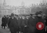 Standbild britischen Menschen Wehrpflichtigen während Ersten Weltkrieg Vereinigtes Königreich, 1916, aus Sekunde 53 historischem Filmmaterial Videoclip 65675042465