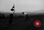 Standbild Frauen und einem Mann indem auf eine Golf Green Vereinigtes Königreich, 1916, aus Sekunde 24 historischem Filmmaterial Videoclip 65675042466