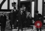 Immagine di Raccolta degna del Signore e signori Il Galles Regno Unito, 1916, secondo 37 filmato di repertorio 65675042467