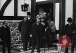 Immagine di Raccolta degna del Signore e signori Il Galles Regno Unito, 1916, secondo 38 filmato di repertorio 65675042467