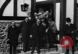 Immagine di Raccolta degna del Signore e signori Il Galles Regno Unito, 1916, secondo 42 filmato di repertorio 65675042467