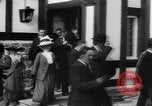 Immagine di Raccolta degna del Signore e signori Il Galles Regno Unito, 1916, secondo 49 filmato di repertorio 65675042467