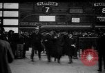 Standbild Der britische Premierminister Herbert Henry ein Asquith am Bahnhof London England, 1916, aus Sekunde 1 historischem Filmmaterial Videoclip 65675042468