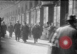 Standbild Der britische Premierminister Herbert Henry ein Asquith am Bahnhof London England, 1916, aus Sekunde 4 historischem Filmmaterial Videoclip 65675042468