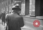 Standbild Der britische Premierminister Herbert Henry ein Asquith am Bahnhof London England, 1916, aus Sekunde 6 historischem Filmmaterial Videoclip 65675042468