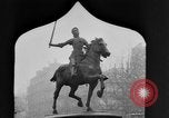 Standbild französischen Frauen geehrt in Ersten Weltkrieg Frankreich, 1918, aus Sekunde 24 historischem Filmmaterial Videoclip 65675042487
