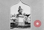 Standbild französischen Frauen geehrt in Ersten Weltkrieg Frankreich, 1918, aus Sekunde 40 historischem Filmmaterial Videoclip 65675042487