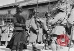 Standbild französischen Frauen geehrt in Ersten Weltkrieg Frankreich, 1918, aus Sekunde 46 historischem Filmmaterial Videoclip 65675042487