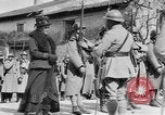 Standbild französischen Frauen geehrt in Ersten Weltkrieg Frankreich, 1918, aus Sekunde 47 historischem Filmmaterial Videoclip 65675042487