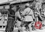Standbild französischen Frauen geehrt in Ersten Weltkrieg Frankreich, 1918, aus Sekunde 50 historischem Filmmaterial Videoclip 65675042487