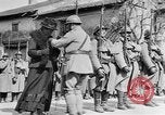Standbild französischen Frauen geehrt in Ersten Weltkrieg Frankreich, 1918, aus Sekunde 51 historischem Filmmaterial Videoclip 65675042487